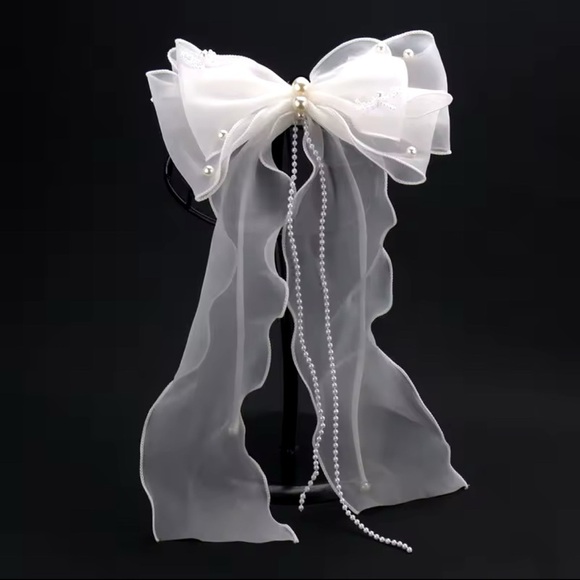 Oversized White Mesh Bow With Pearls Hair Clip
